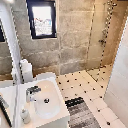 Луксозна вила Aquamarine House *
