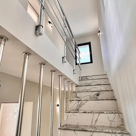 Aquamarine House فيلة *